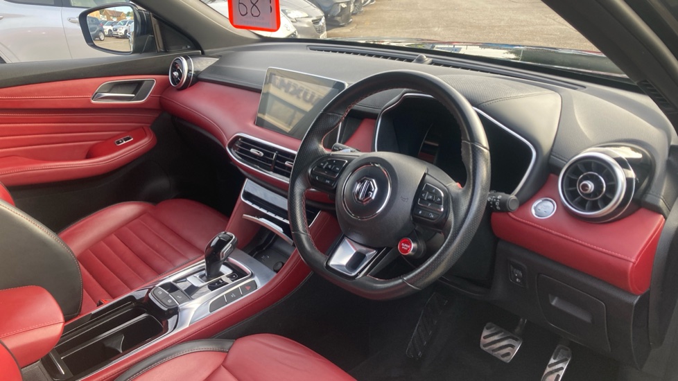 MG HS 1.5 T-GDI Exclusive 5dr DCT Petrol Hatchback - Image 11