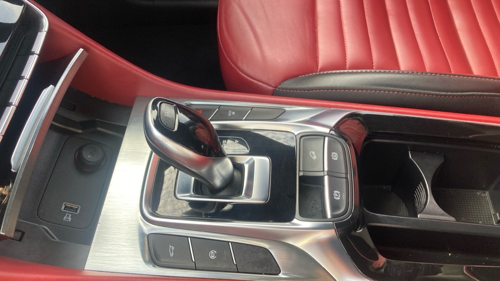 MG HS 1.5 T-GDI Exclusive 5dr DCT Petrol Hatchback - Image 13