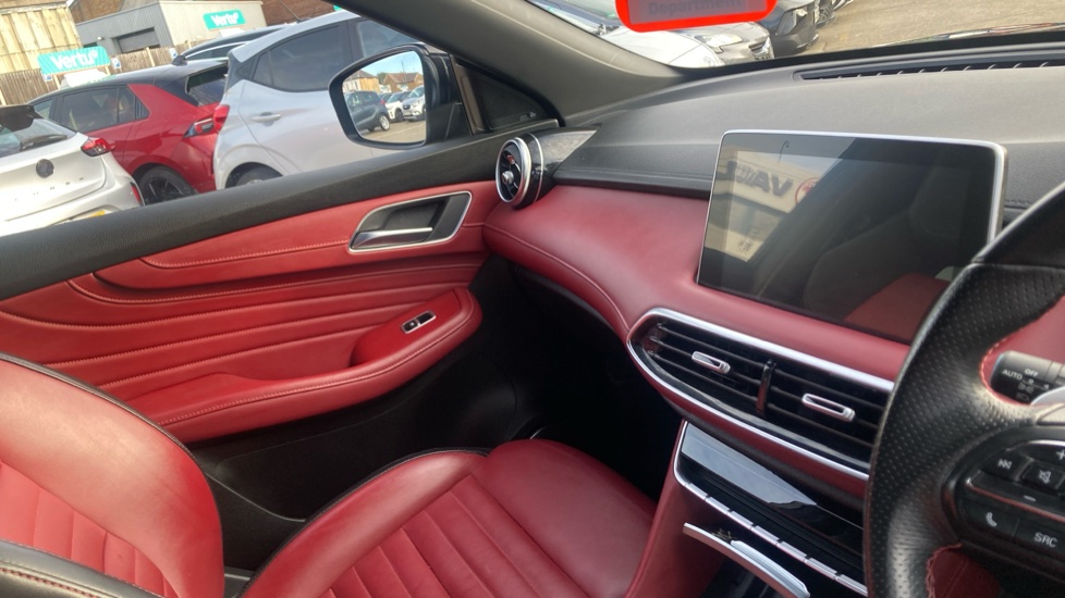 MG HS 1.5 T-GDI Exclusive 5dr DCT Petrol Hatchback - Image 14