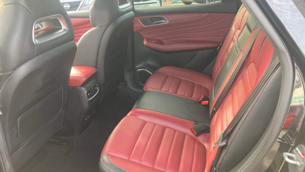 MG HS 1.5 T-GDI Exclusive 5dr DCT Petrol Hatchback - Image 16