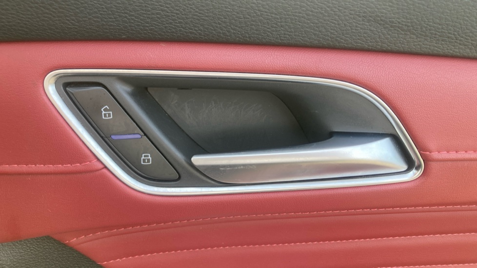 MG HS 1.5 T-GDI Exclusive 5dr DCT Petrol Hatchback - Image 30