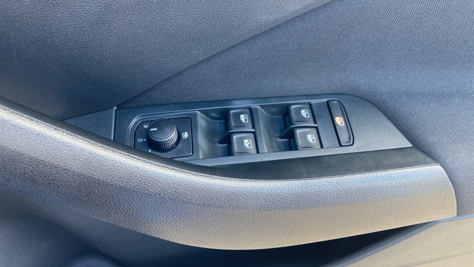 Skoda Kamiq 1.0 TSI 110 SE Drive 5dr DSG Petrol Hatchback - Image 35
