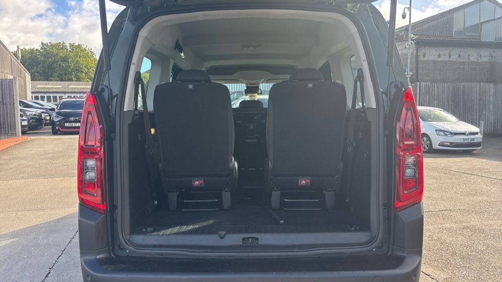 Citroen Berlingo 100kW Plus XL 52kWh 5dr Auto [7 Seat] Electric Estate - Image 4