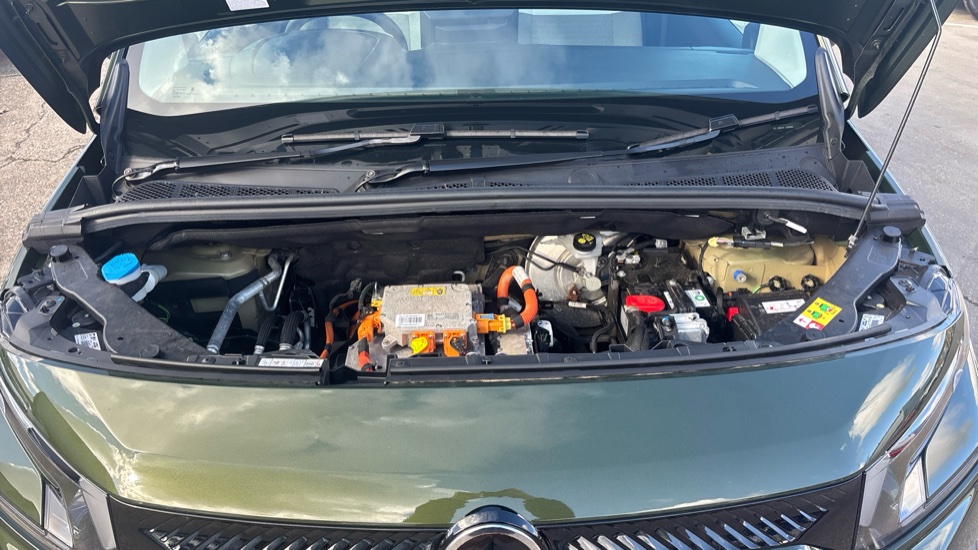 Citroen Berlingo 100kW Plus XL 52kWh 5dr Auto [7 Seat] Electric Estate - Image 8