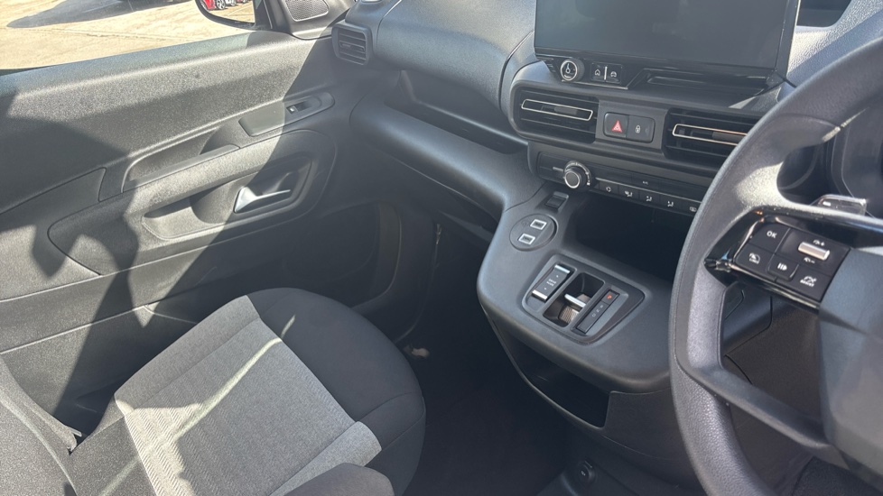 Citroen Berlingo 100kW Plus XL 52kWh 5dr Auto [7 Seat] Electric Estate - Image 14