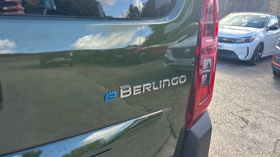 Citroen Berlingo 100kW Plus XL 52kWh 5dr Auto [7 Seat] Electric Estate - Image 24