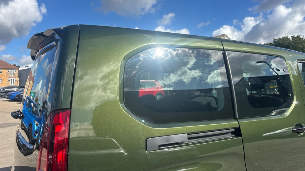 Citroen Berlingo 100kW Plus XL 52kWh 5dr Auto [7 Seat] Electric Estate - Image 26