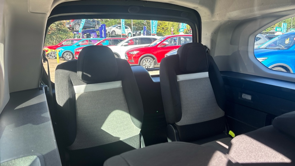 Citroen Berlingo 100kW Plus XL 52kWh 5dr Auto [7 Seat] Electric Estate - Image 27