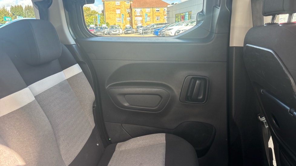 Citroen Berlingo 100kW Plus XL 52kWh 5dr Auto [7 Seat] Electric Estate - Image 29