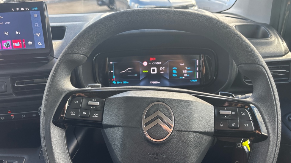 Citroen Berlingo 100kW Plus XL 52kWh 5dr Auto [7 Seat] Electric Estate - Image 43