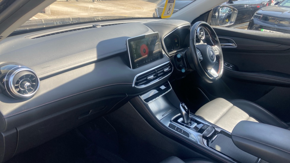 MG HS 1.5 T-GDI Excite 5dr DCT Petrol Hatchback - Image 9