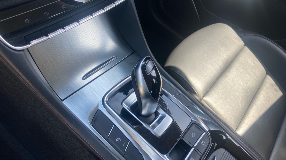 MG HS 1.5 T-GDI Excite 5dr DCT Petrol Hatchback - Image 13