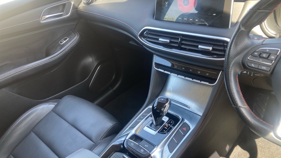 MG HS 1.5 T-GDI Excite 5dr DCT Petrol Hatchback - Image 14