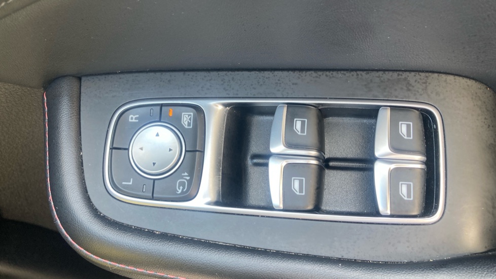MG HS 1.5 T-GDI Excite 5dr DCT Petrol Hatchback - Image 33