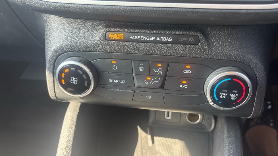 Ford Focus 1.5 EcoBlue 120 Zetec Edition 5dr Diesel Hatchback - Image 39