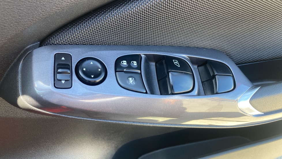 Nissan Juke 1.0 DiG-T 114 Acenta 5dr Petrol Hatchback - Image 25