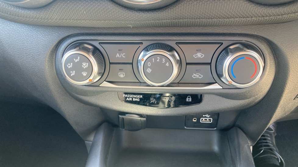 Nissan Juke 1.0 DiG-T 114 Acenta 5dr Petrol Hatchback - Image 27