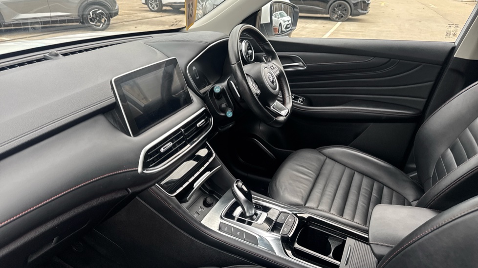 MG HS 1.5 T-GDI Trophy 5dr DCT Petrol Hatchback - Image 9