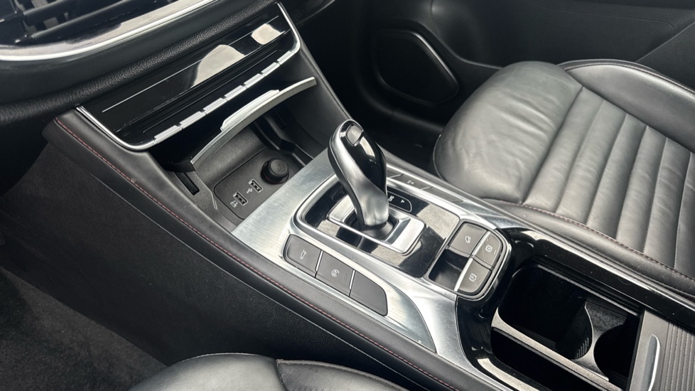 MG HS 1.5 T-GDI Trophy 5dr DCT Petrol Hatchback - Image 13