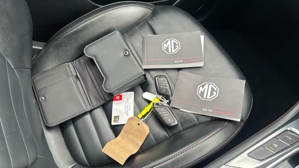 MG HS 1.5 T-GDI Trophy 5dr DCT Petrol Hatchback - Image 19