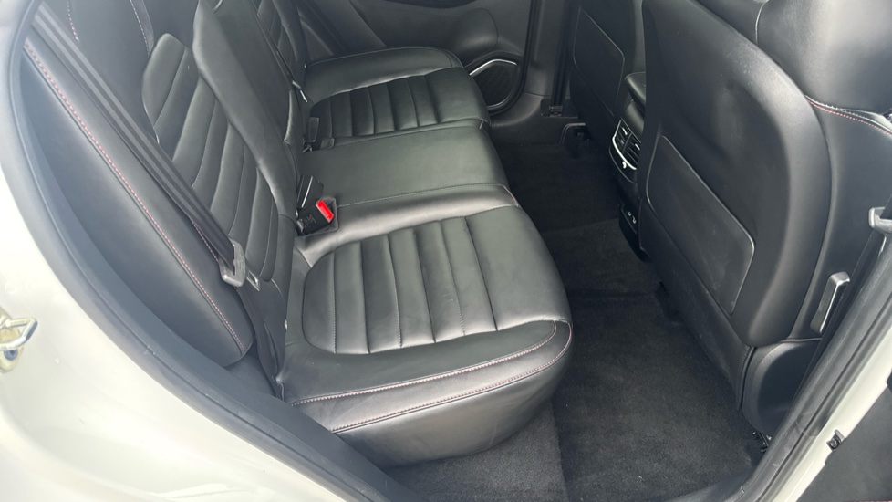MG HS 1.5 T-GDI Trophy 5dr DCT Petrol Hatchback - Image 37