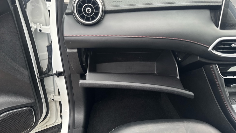 MG HS 1.5 T-GDI Trophy 5dr DCT Petrol Hatchback - Image 44