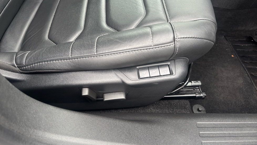 Citroen C4 1.2 PureTech [130] Shine Plus 5dr Auto Petrol Hatchback - Image 34