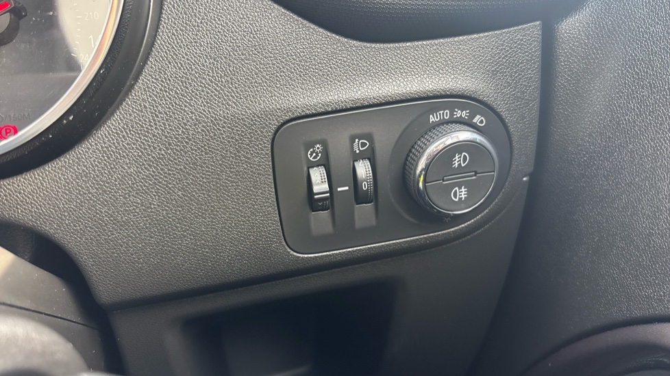 Vauxhall Crossland X 1.2T [130] Elite 5dr [Start Stop] Auto Petrol Hatchback - Image 28