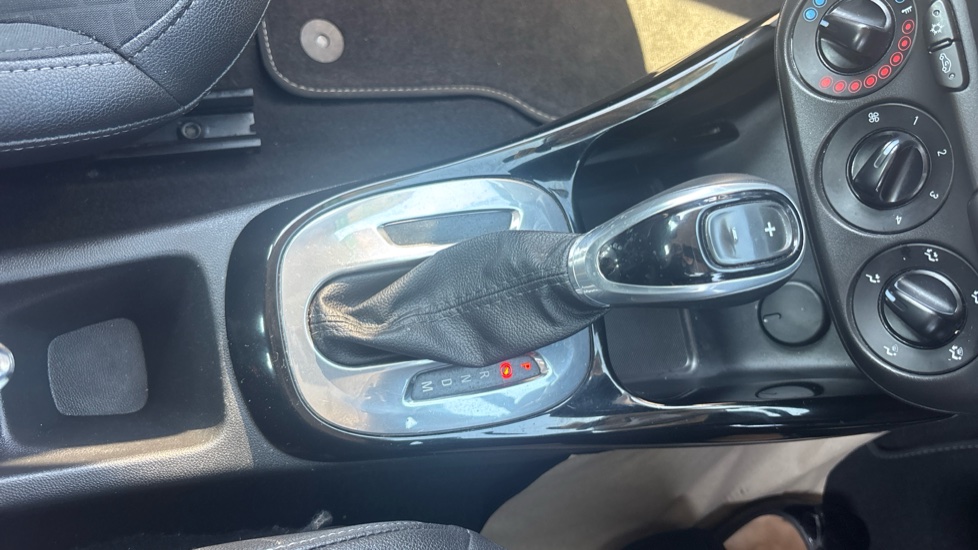Vauxhall Corsa 1.4 SE 5dr Auto Petrol Hatchback - Image 34