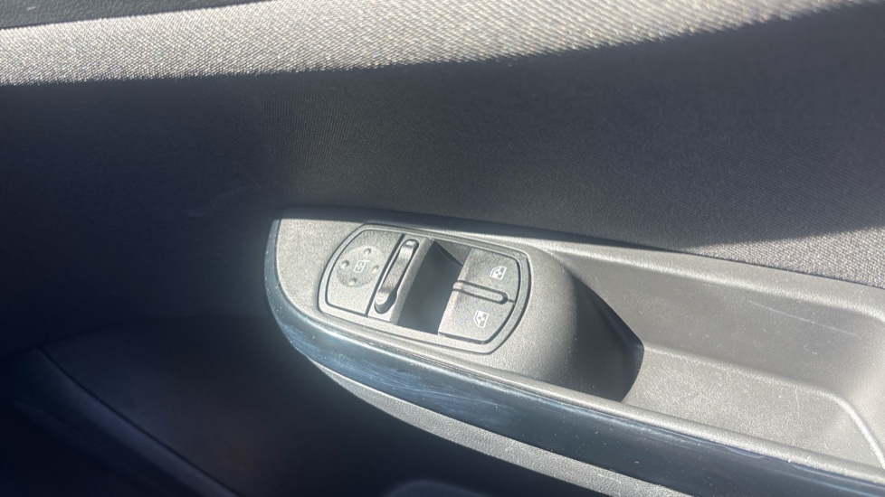 Vauxhall Corsa 1.4 Design 5dr Petrol Hatchback - Image 25
