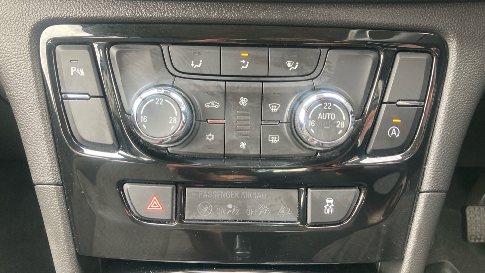 Vauxhall Mokka X 1.4T ecoTEC Design Nav 5dr Petrol Hatchback - Image 28