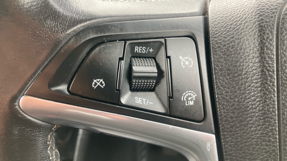 Vauxhall Mokka X 1.4T ecoTEC Design Nav 5dr Petrol Hatchback - Image 32