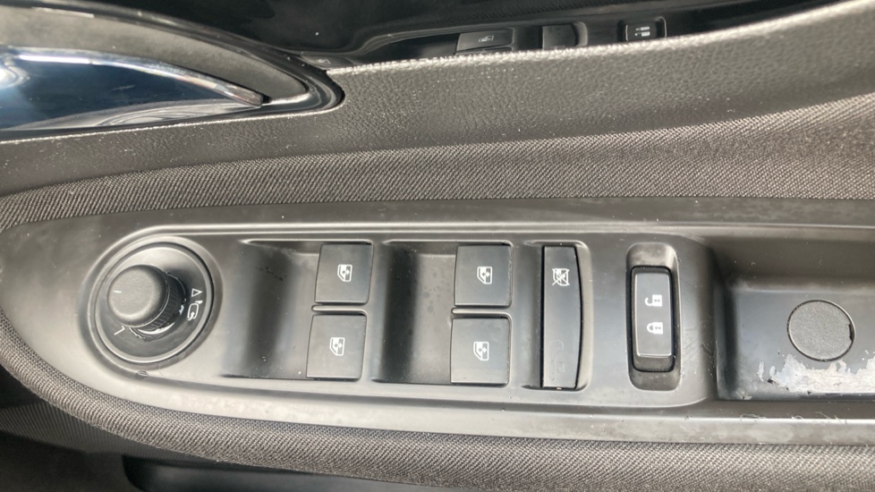 Vauxhall Mokka X 1.4T ecoTEC Design Nav 5dr Petrol Hatchback - Image 35