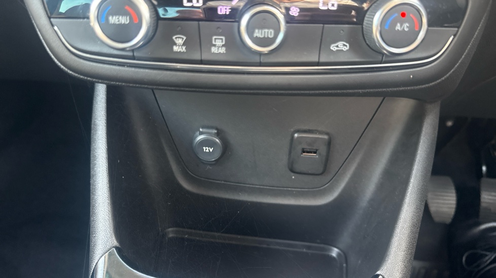 Vauxhall Crossland X 1.2T ecoTec [110] Elite 5dr [Start Stop] Petrol Hatchback - Image 22