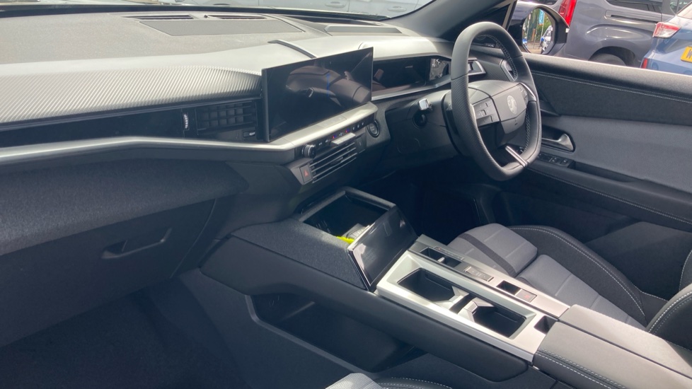Vauxhall Grandland 1.2 Hybrid 145 Ultimate 5dr e-DCT6 [Fixed Roof] Petrol Hatchback - Image 9