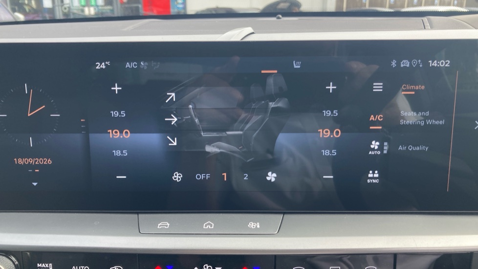 Vauxhall Grandland 1.2 Hybrid 145 Ultimate 5dr e-DCT6 [Fixed Roof] Petrol Hatchback - Image 23
