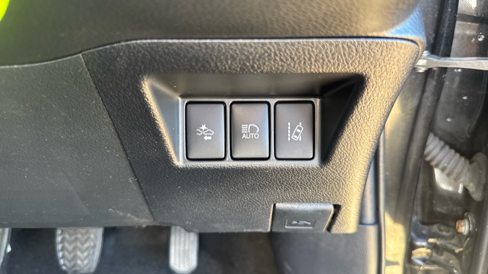 Toyota Yaris 1.0 VVT-i Icon Tech 5dr Petrol Hatchback - Image 21