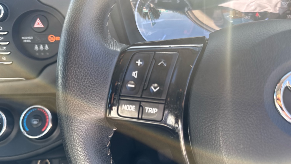 Toyota Yaris 1.0 VVT-i Icon Tech 5dr Petrol Hatchback - Image 23