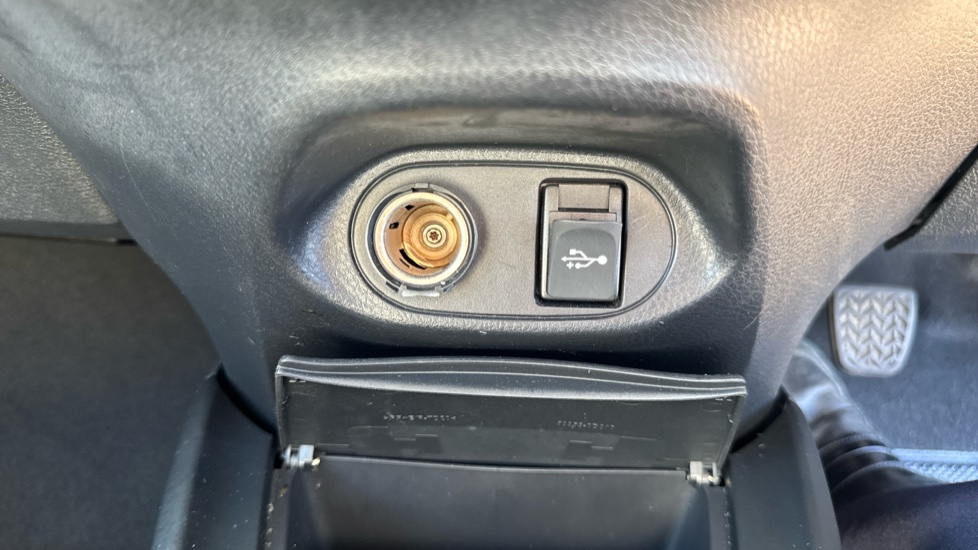 Toyota Yaris 1.0 VVT-i Icon Tech 5dr Petrol Hatchback - Image 26