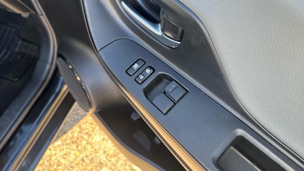 Toyota Yaris 1.0 VVT-i Icon Tech 5dr Petrol Hatchback - Image 36