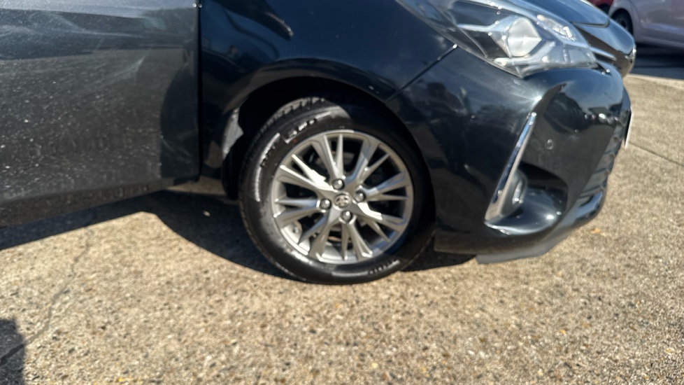 Toyota Yaris 1.0 VVT-i Icon Tech 5dr Petrol Hatchback - Image 42