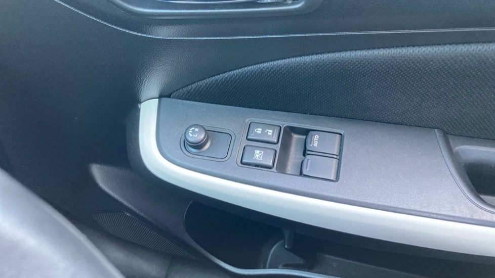 Suzuki Swift 1.0 Boosterjet SZ-T 5dr Petrol Hatchback - Image 24