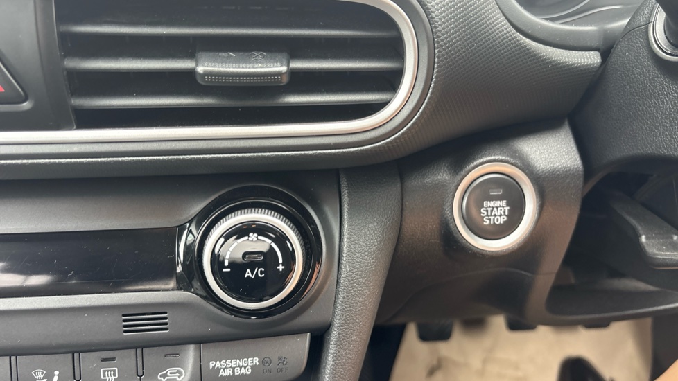Hyundai KONA 1.0T GDi Blue Drive Premium 5dr Petrol Hatchback - Image 40