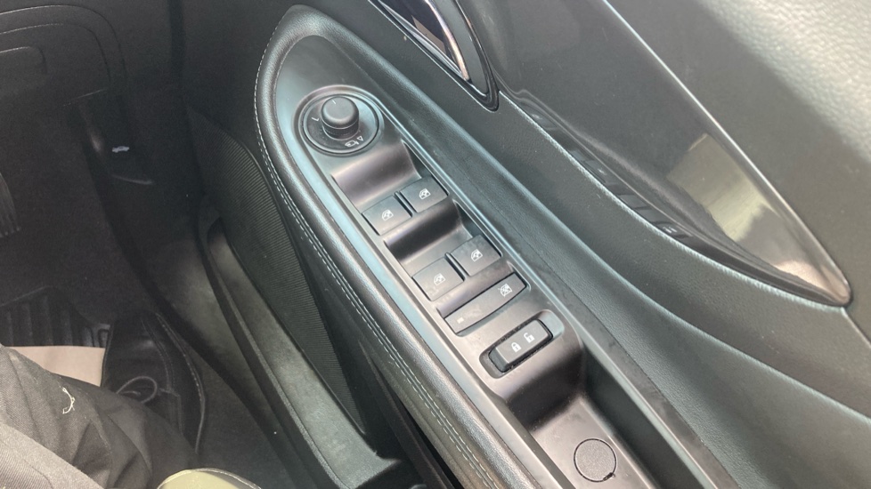 Vauxhall Mokka X 1.4T ecoTEC Elite 5dr Petrol Hatchback - Image 26