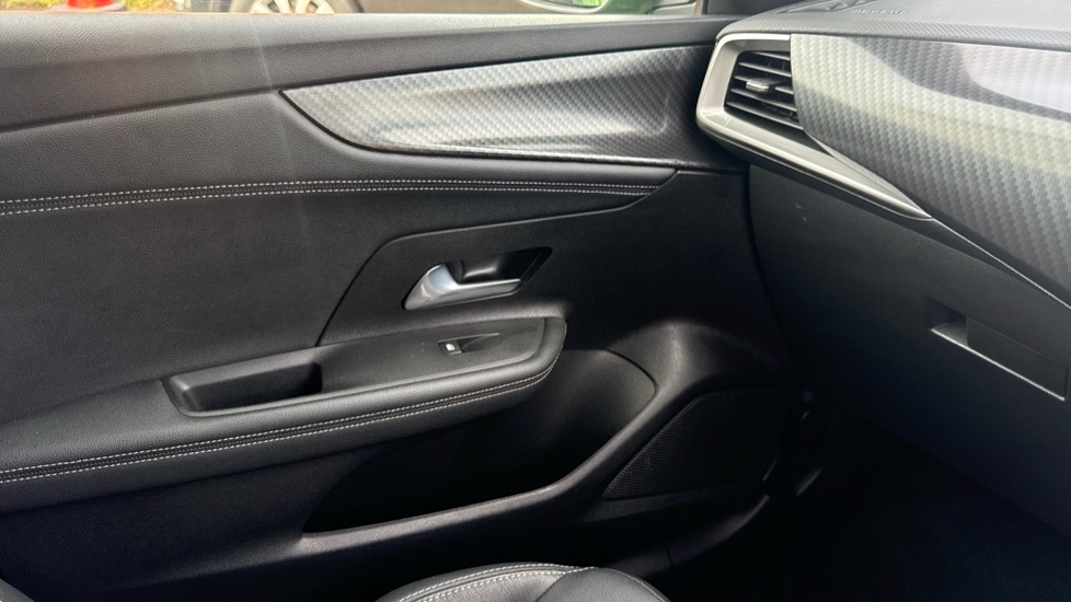 Vauxhall Mokka 100kW Ultimate 50kWh 5dr Auto Electric Hatchback - Image 30