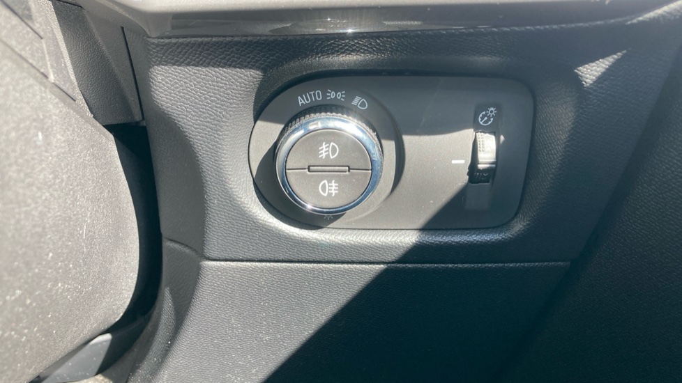 Vauxhall Mokka 100kW Ultimate 50kWh 5dr Auto Electric Hatchback - Image 29