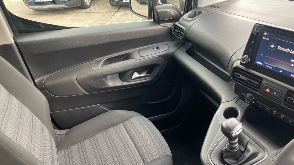 Vauxhall Combo Life 1.2 Turbo Energy 5dr Petrol Estate - Image 14