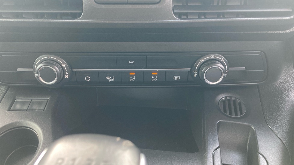 Vauxhall Combo Life 1.2 Turbo Energy 5dr Petrol Estate - Image 25
