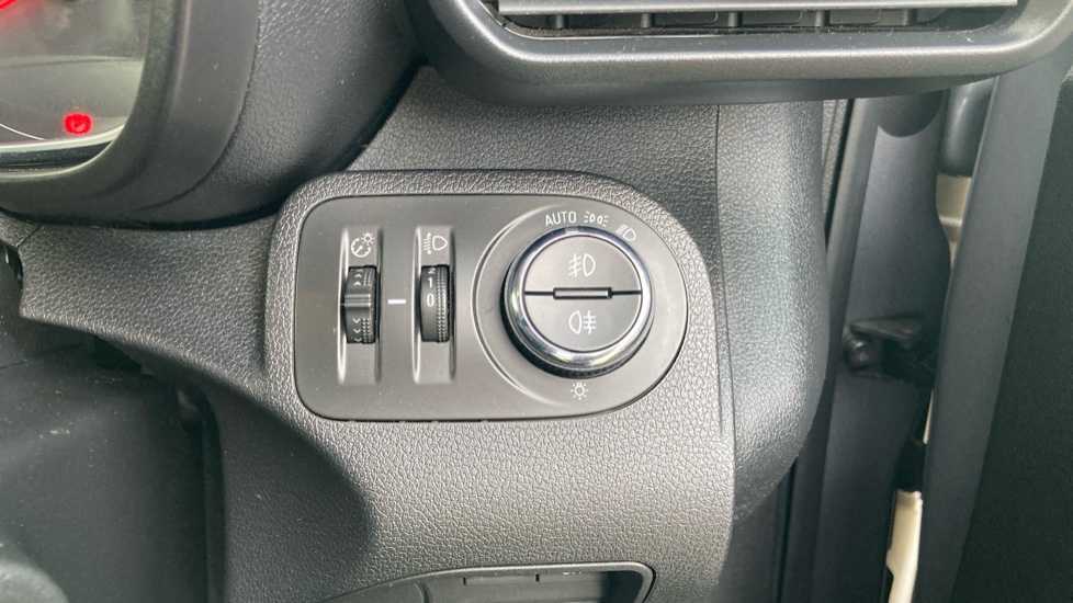 Vauxhall Combo Life 1.2 Turbo Energy 5dr Petrol Estate - Image 32