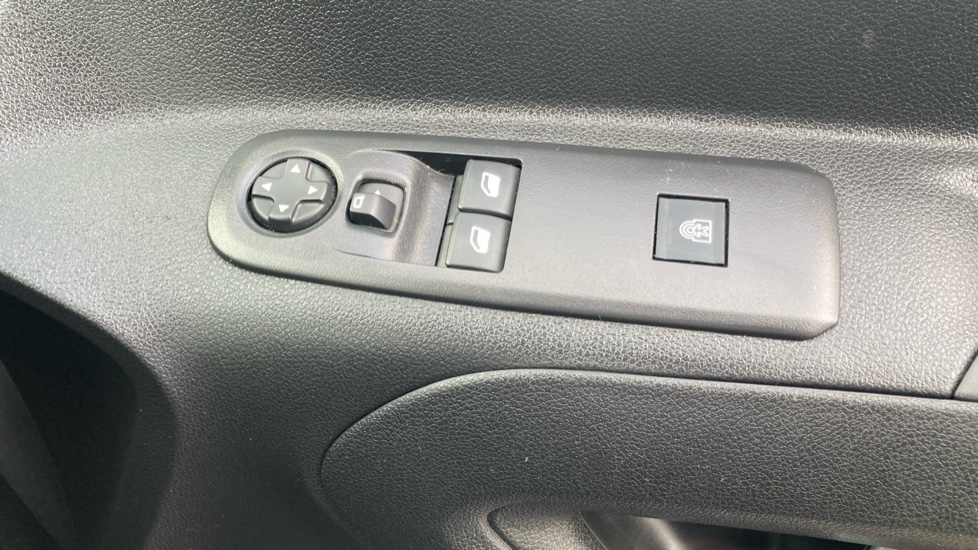Vauxhall Combo Life 1.2 Turbo Energy 5dr Petrol Estate - Image 33